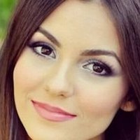 Victoria Vega Nøgen