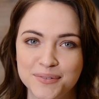 Violett Beane Nøgen