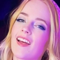 Vitoria Holtt Nøgen