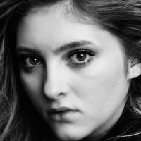 Willow Shields Nøgen