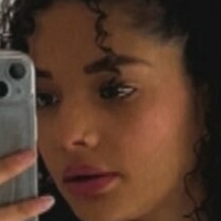 Yara Issy Nøgen
