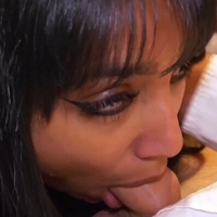 Yasmina Khan Nøgen