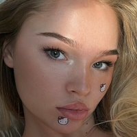 zarayoung Nøgen