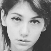 Zheanna Erose Nøgen