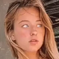 Zoey Aune Nøgen